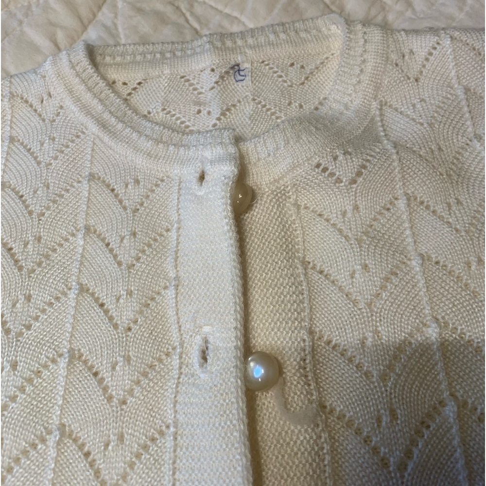 VINTAGE White cardigan with pearl buttons